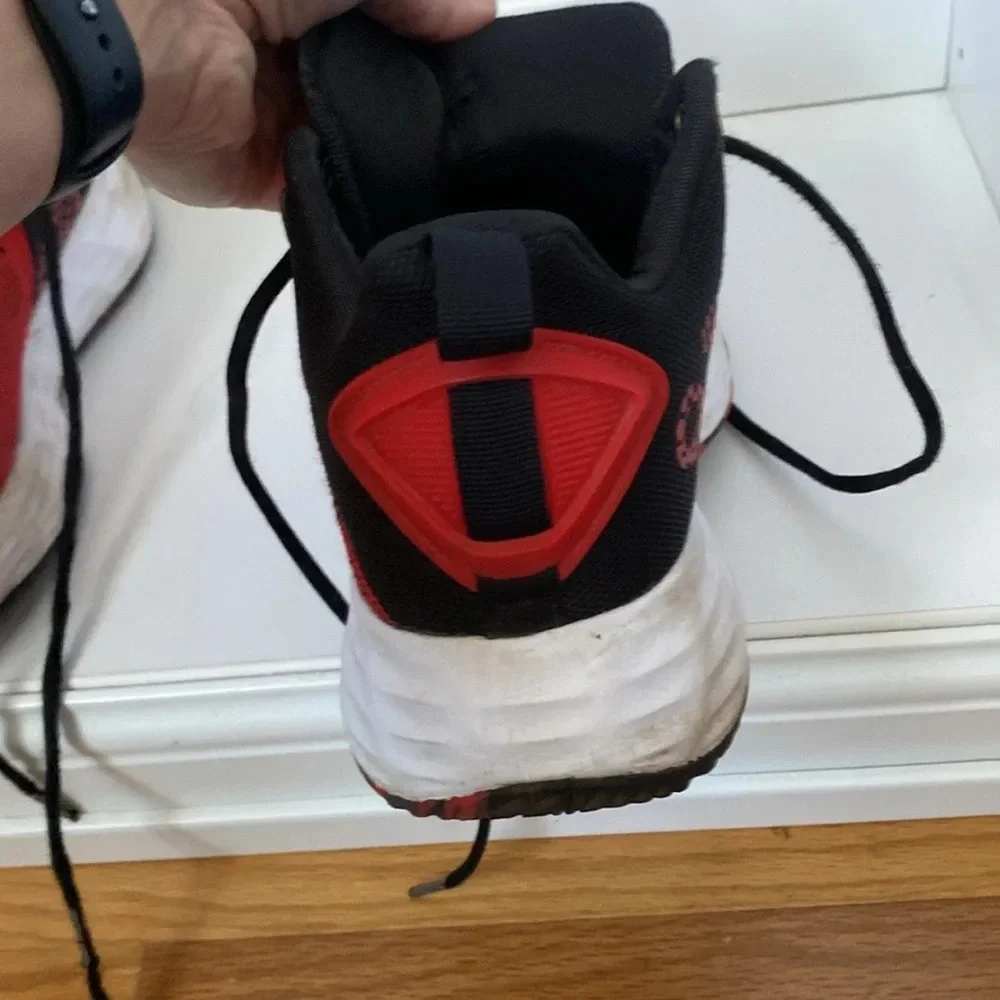adidas Men's Own the game Basketball Shoe size 10